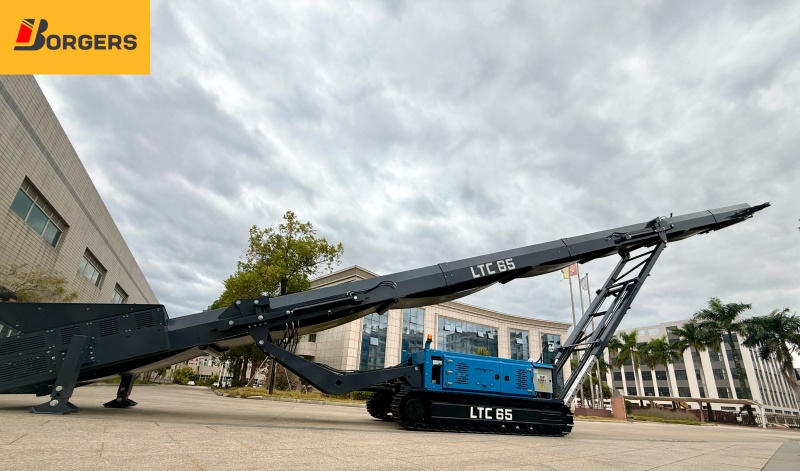 A new product mobile Tracked Conveyor shipment